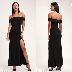 🎄NWOT Lulus black maxi size XS